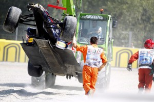 Red-Bull-Webber-Crash-GP-Italien-Monza-2011-fotoshowImage-2926a85d-545513